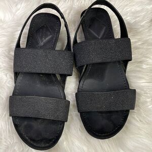 St. John’s Bay Ladies Flex Form Sandals, Size 8 1/2, Black